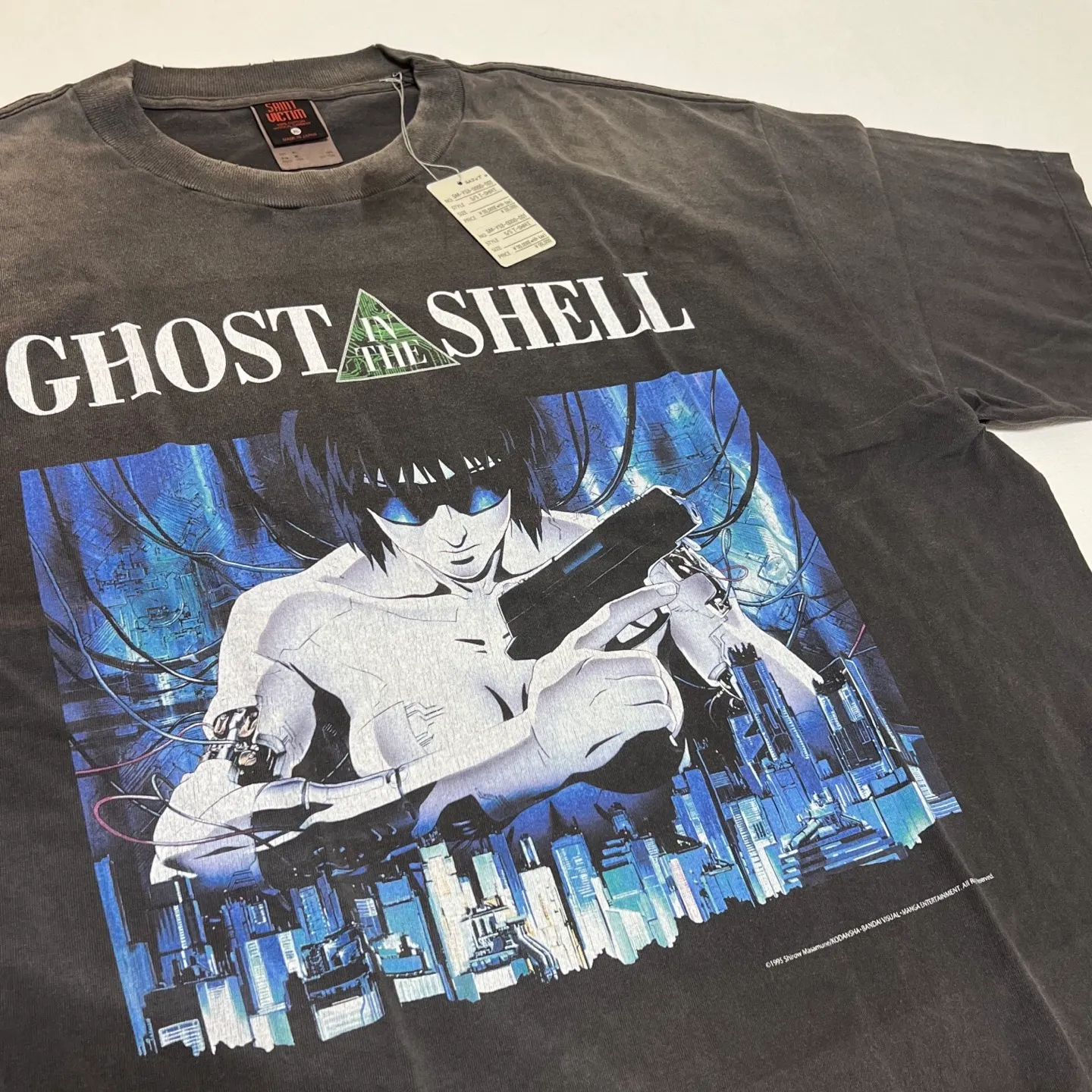 GHOST IN THE SHELL x SAINT Mxxxxxx SS TEE/BLK Classic big IP Ghost in the Shell co-branded model Sunglasses Motoko/Motoko character TEE Washed black S-XL Ghost in the Shell Sunglasses Killer Look for the cylindrical fabric without side seams. The opening is almost meaningless. Asut ready-made garments are dyed. The whole thing is sprayed with Ma Liu. Re-spray heavy fades. Collar and cuffs are frayed. Multiple hangs are broken. Extra large printing position. Authentic grade restored. Customized joint main mark/wash mark/with little angel anti-counterfeiting mark